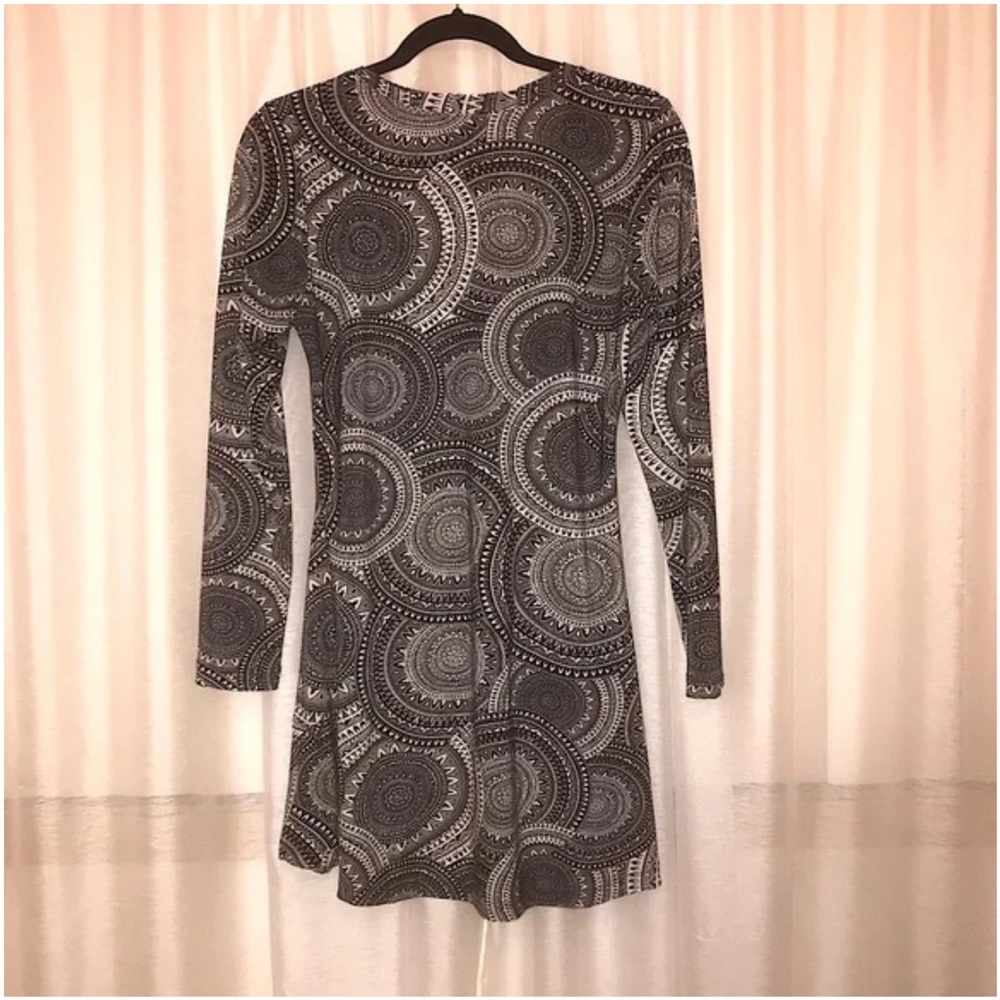 24/7 Comfort Apparel 3/4 Sleeve Printed Tunic Top Medium - Picture 2 of 3